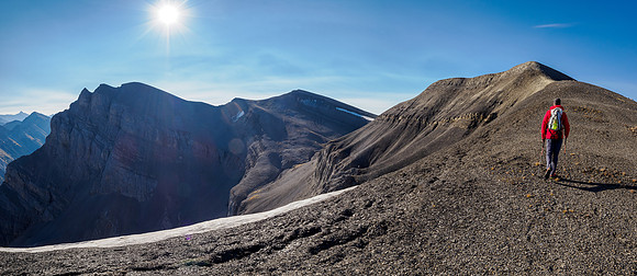 Traversing the north ridge from Cascade Rock to Mount Cautley.
