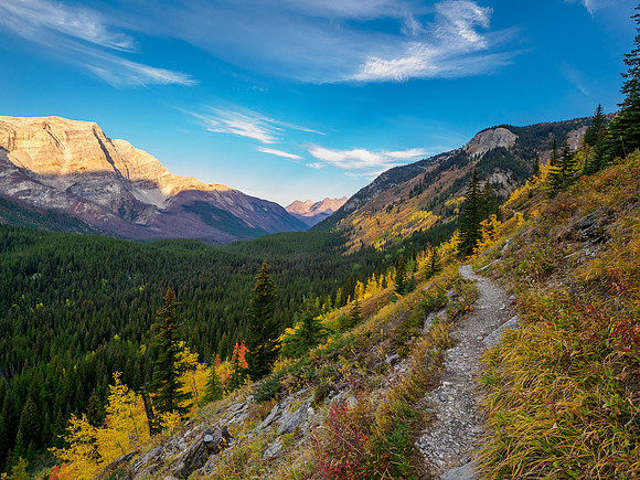 Hiking from Og Lake to Citadel Pass.
