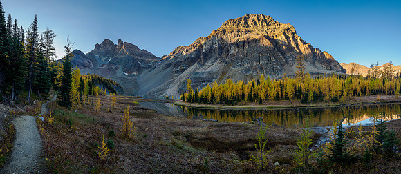 Gog Lake with Naiset Point and The Towers (L) overhead.