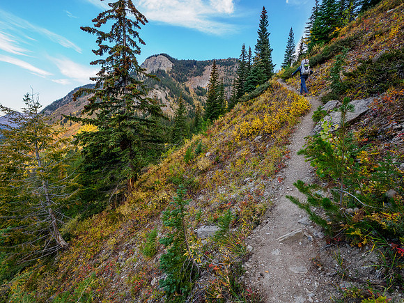 Hiking from Og Lake to Citadel Pass.