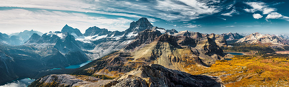Views to Eon, Aye, Lunette, Assiniboine, Magog, Towers, Terrapin, Naiset over Wonder Pass.