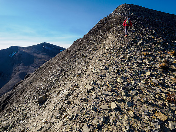 Traversing the north ridge from Cascade Rock to Mount Cautley.