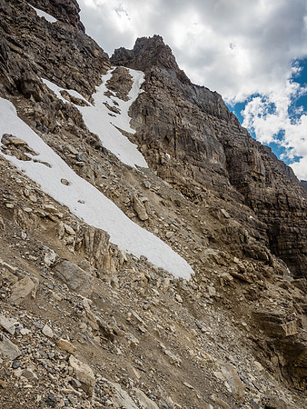 The two snow options are just above, looking much less steep than they were, but still showing why this is the obvious route choice.