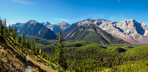 Hiking the Valley of the Rocks Trail. Nestor Peak and Simpson Ridge at right.