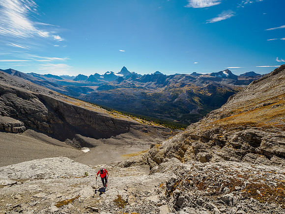 Scrambling up a shallow ridge on the south face of Nasswald Peak.