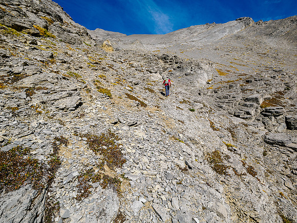 Hiking up south rubble and slabs under Nasswald Peak.