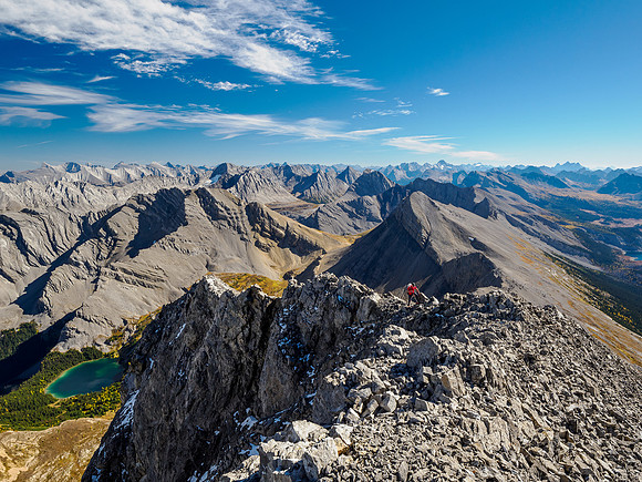 Scrambling the loose and exposed upper SE summit ridge.