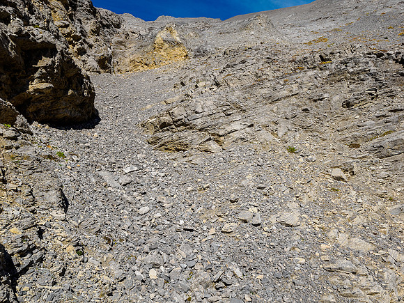 Hiking up south rubble and slabs under Nasswald Peak.