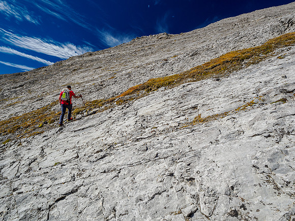 Scrambling up a shallow ridge on the south face of Nasswald Peak.