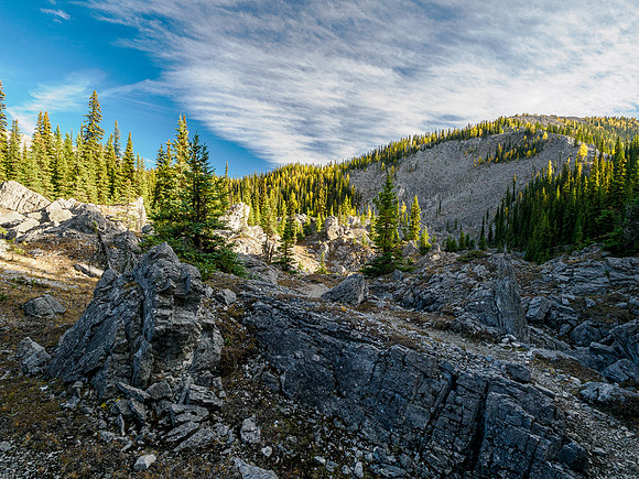 Hiking the Valley of the Rocks Trail to Og Lake.
