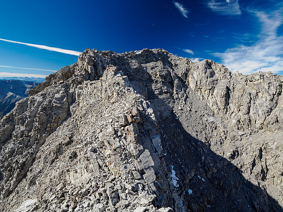 Scrambling the loose and exposed upper SE summit ridge.