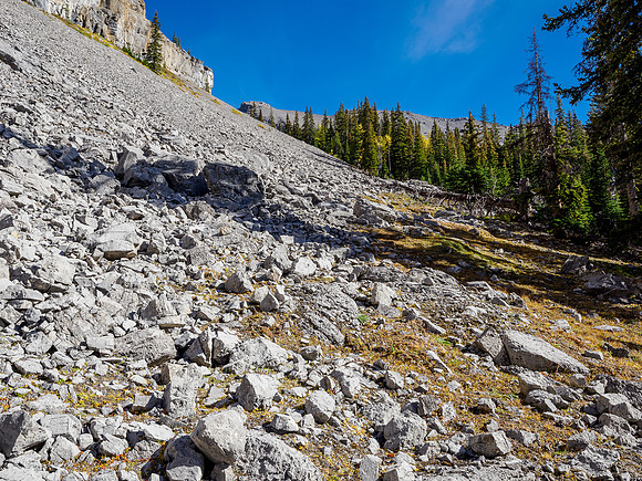 Hiking around the south cliffs of Golden Mountain towards Nasswald Peak.