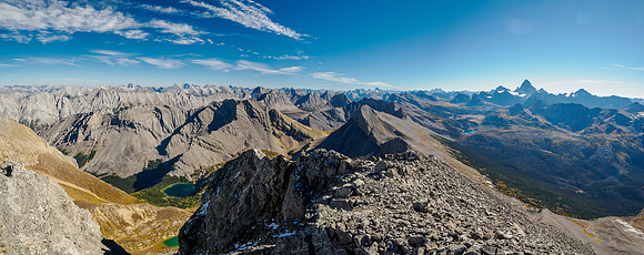 The Sundance Range at left with Beersheba, Allan, Og, Cautley, Wonder, Towers, Assiniboine and Nub.