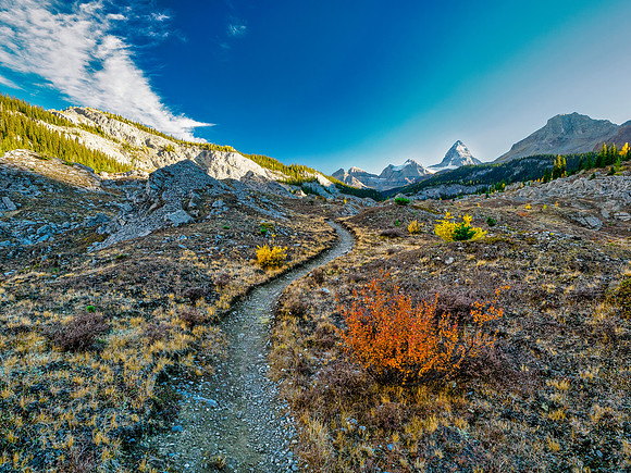 Hiking the Valley of the Rocks Trail to Og Lake.
