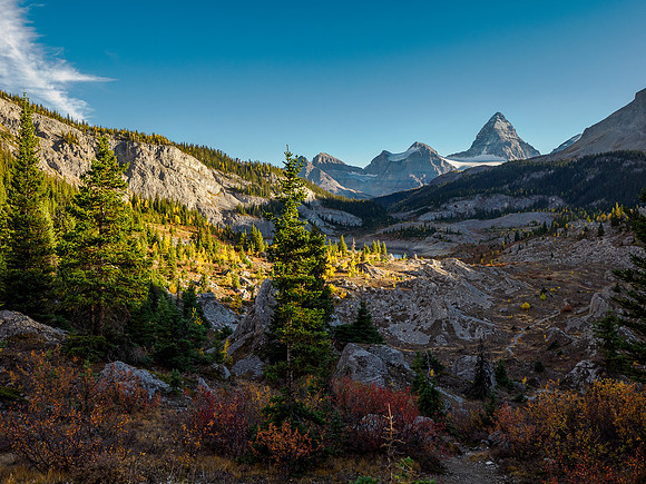 Hiking the Valley of the Rocks Trail to Og Lake.
