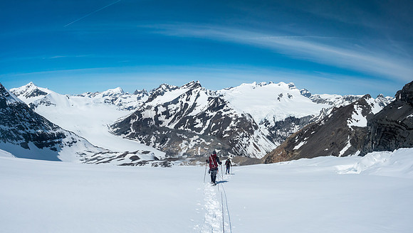 Descending the North Glacier with a large crevasse field to our right.