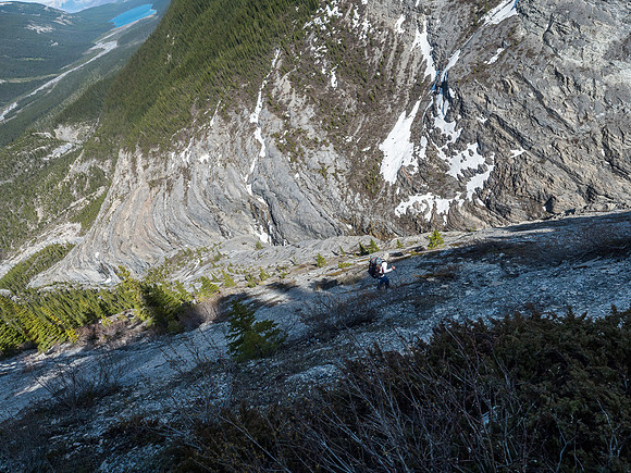 Descending the moraine.