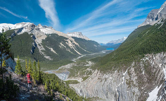 Descending the moraine.