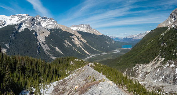 Great views on a beautiful afternoon as we start the steep and hot descent to the Glacier River valley.