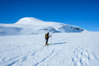 The snow remained hard all day, which made the ascent and descent very fast. It was hard to turn on the slabby snow though!
