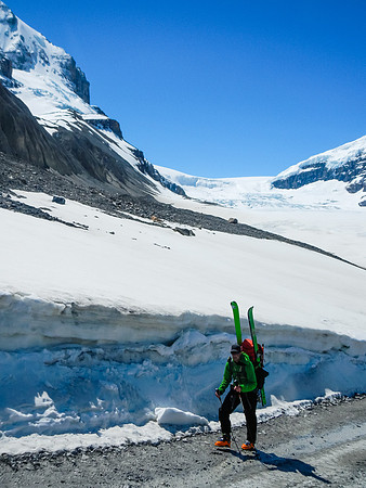 Coming up the snocoach road. TJ Nault Photograph.