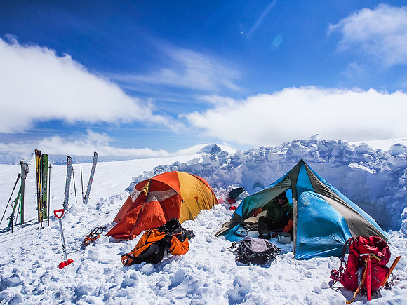 Note the wall - it kept getting larger and larger as we got more and more bored at camp ;-). The wind was relentless