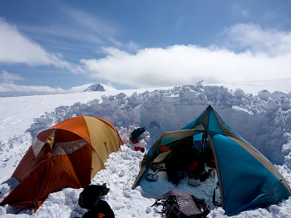 Note the wall - it kept getting larger and larger as we got more and more bored at camp ;-). The wind was relentless