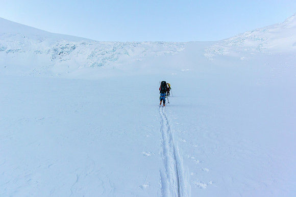 Heading for the almost indistinct ramp - just above Ben and Steven in the distance and looking much smaller than it is.