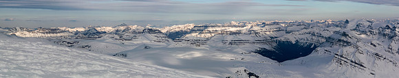 Cirrus, Cline, Saskatchewan, Wilson, Amery, Chephren, White Pyramid, Howse and the Lyells at far right.