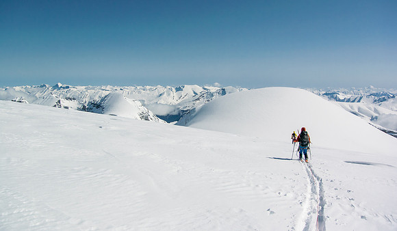 Skiing towards the east face of Stutfield. Cromwell is visible on the L with Stutfield NE directly in front of us.