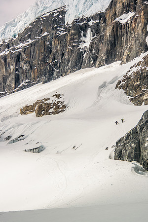 Kev and Steven descend the last steep roll next to the icefall before a nice cruise down to the toe of the Athabasca Glacier.