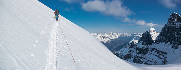 There is a steep snow slope from the North Twin col which is definitely avalanche terrain. Twins Tower at far right here.