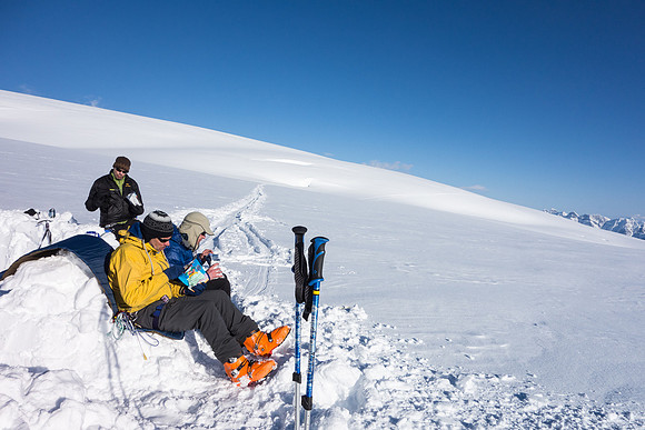 Eating supper on a beautiful evening in the middle of a white ocean. What could be better than this?
