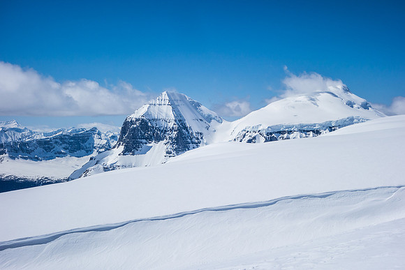 South (left) and North (right) Twin. Don't they look close? It's at least 2-3 hours just to the base of North Twin from here.