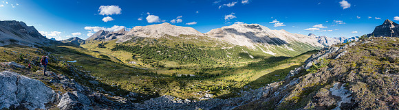 Incredible views over the Pipestone River Valley with the Pass at left and Cataract Peak at right.