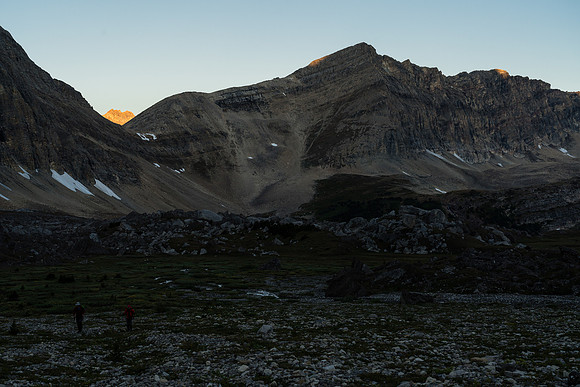 Looking back at our descent route from the 2nd col (L).