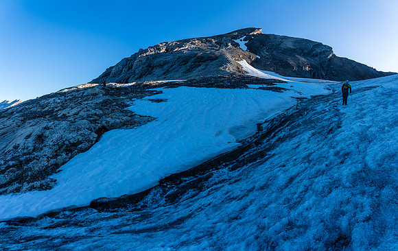 Approaching Deluc's lower SW ridge.