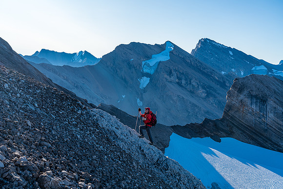 Mike ascends the SW ridge of Deluc with Little and "Big" Cataract in the bg.
