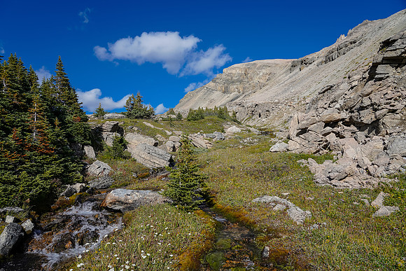 Beautiful afternoon hiking up to the first col.
