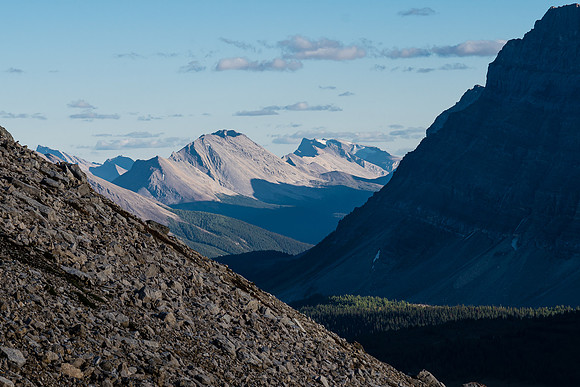 Views past Minnow Peak towards Cyclone Mountain.
