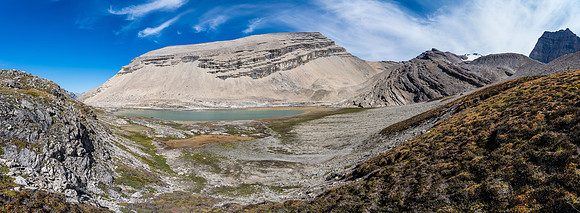 Dip Slope Mountain looms in front of us with the 2nd lake in the fg.