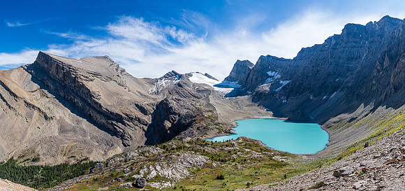 Dip Slope Mountain and the stunning lake with Deluc outliers rising to the right.
