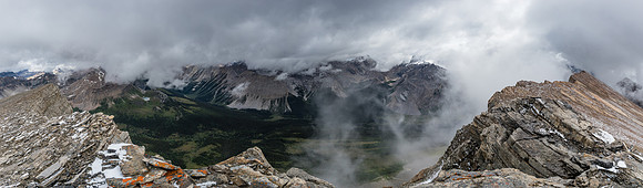Dramatic summit views over the Pipestone River towards Deluc, Little Cataract and Cataract Peak (R).