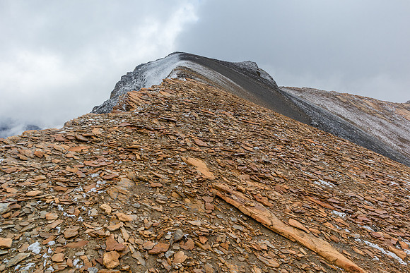 The ridge to the summit is easy.