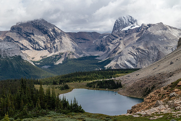 Cataract Peak looms large across Fish Lakes.