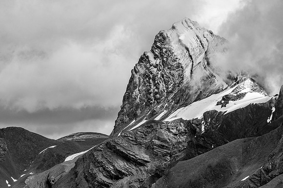 Cataract Peak looms large across Fish Lakes.