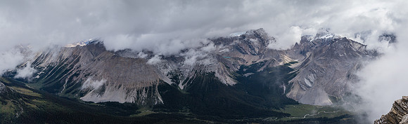 Deluc (Three Brothers) is at left in clouds with Little and Big Cataract Peak to its right.