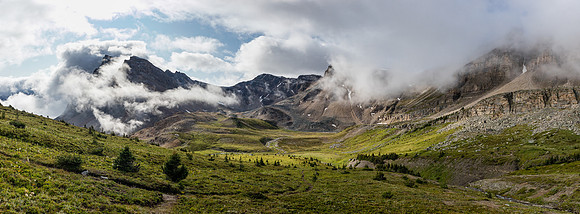Minnow Peak rises dramatically at left as I descend the Fish Lakes trail from NMP.