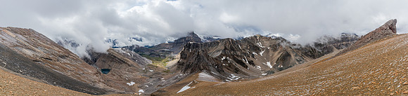 Looking back down the south ridge. The false summit at right, Molar at center.