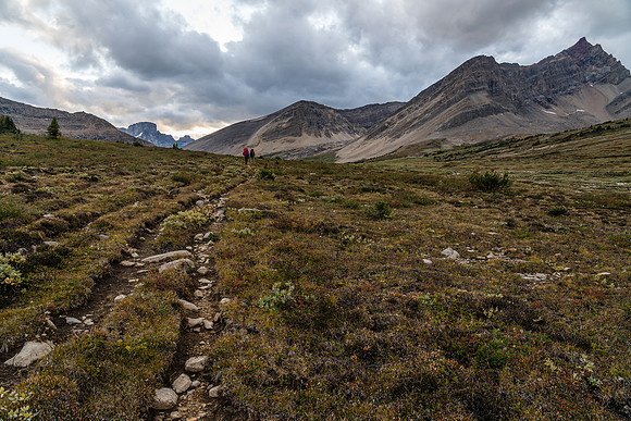 Hiking up the Clearwater Trail to Devon Lakes and Clearwater Pass.